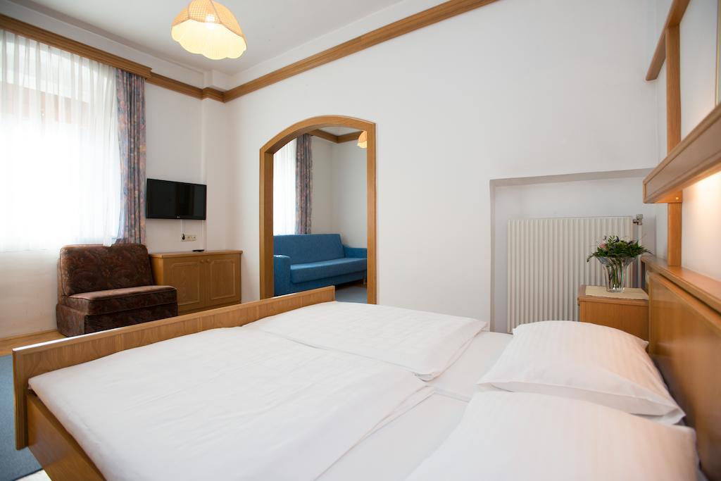 Hotel-Garni Goldenes Kreuz Grein Room photo